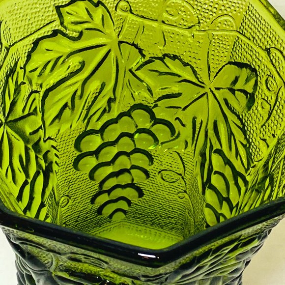 Anchor Hocking Vintage Green Glass Vase Embossed Grapes - Picture 7 of 9